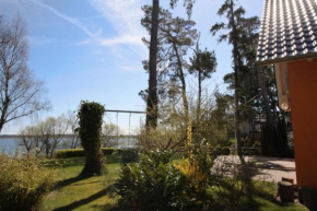 12 - familienfreundliches Ferienhaus mit grossem Garten und Seeblick